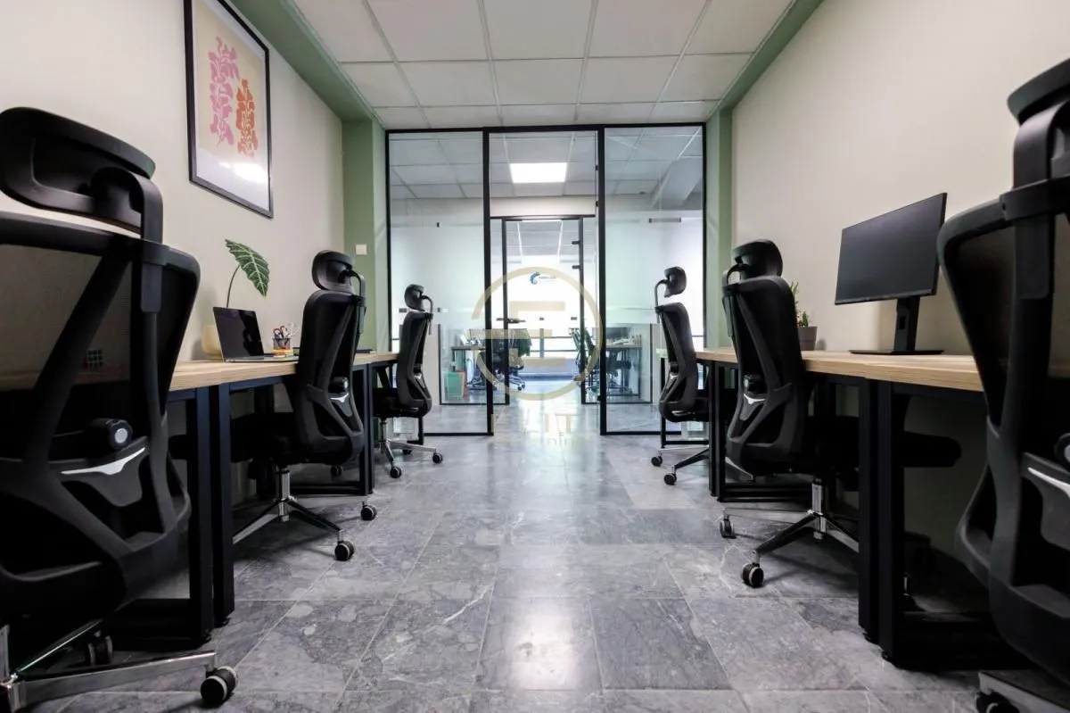 Izdavanje, poslovni prostor, 218m², Centar, Novi Sad