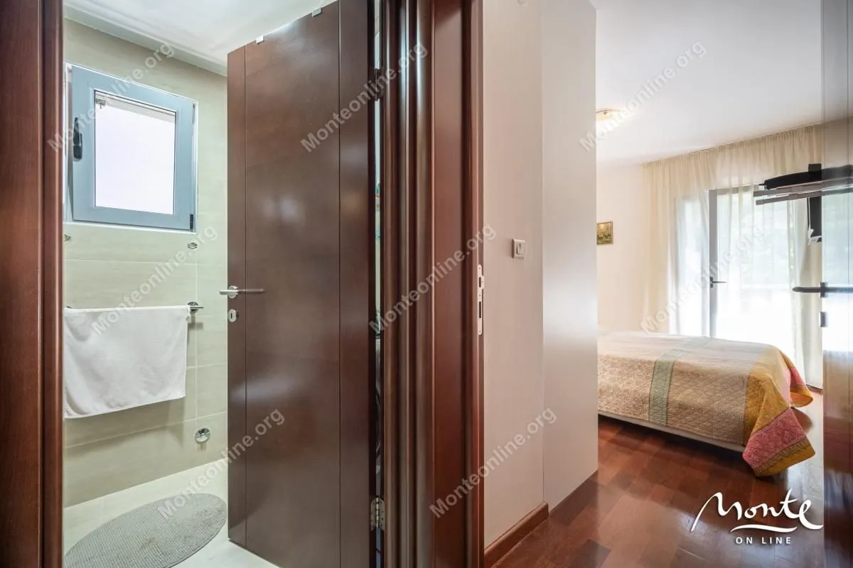 Prodaja, dvosoban stan, 81m², Dobrota, Kotor
