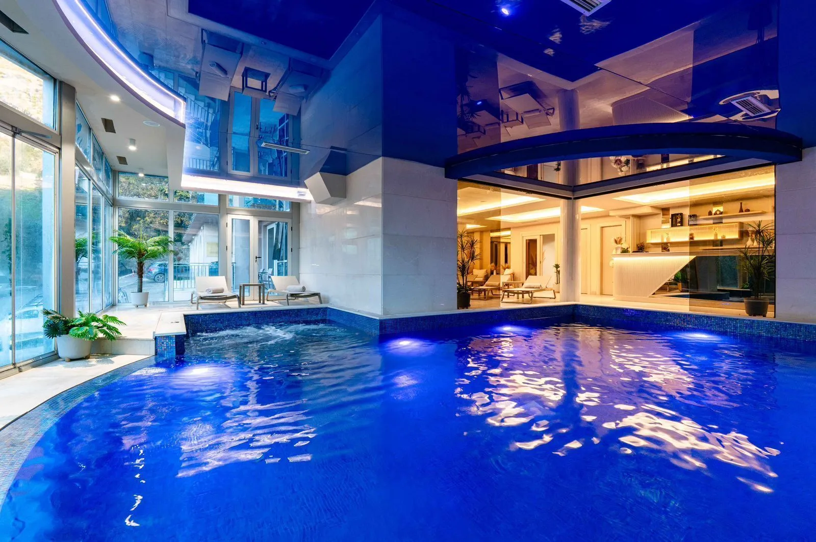 Izdavanje, poslovni prostor, 350m², Pržno, Budva