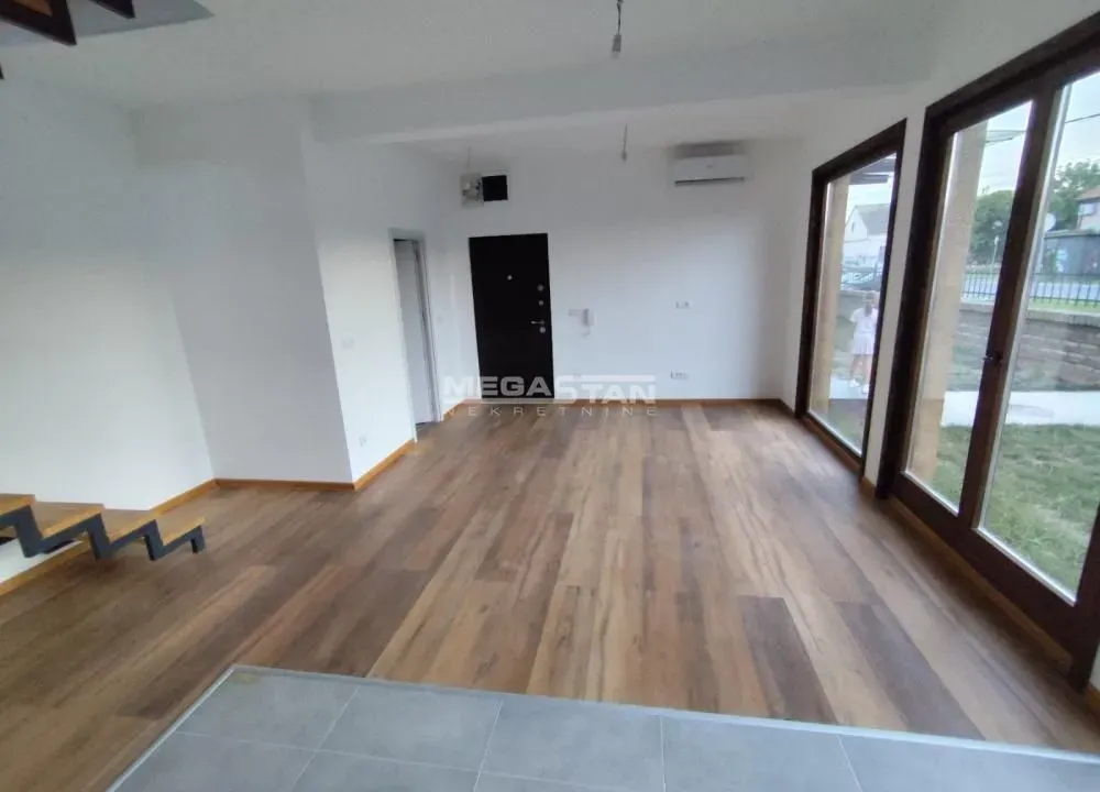 Prodaja, četvorosoban stan, 86m², Borča 1, Borča Sve Podlokacije