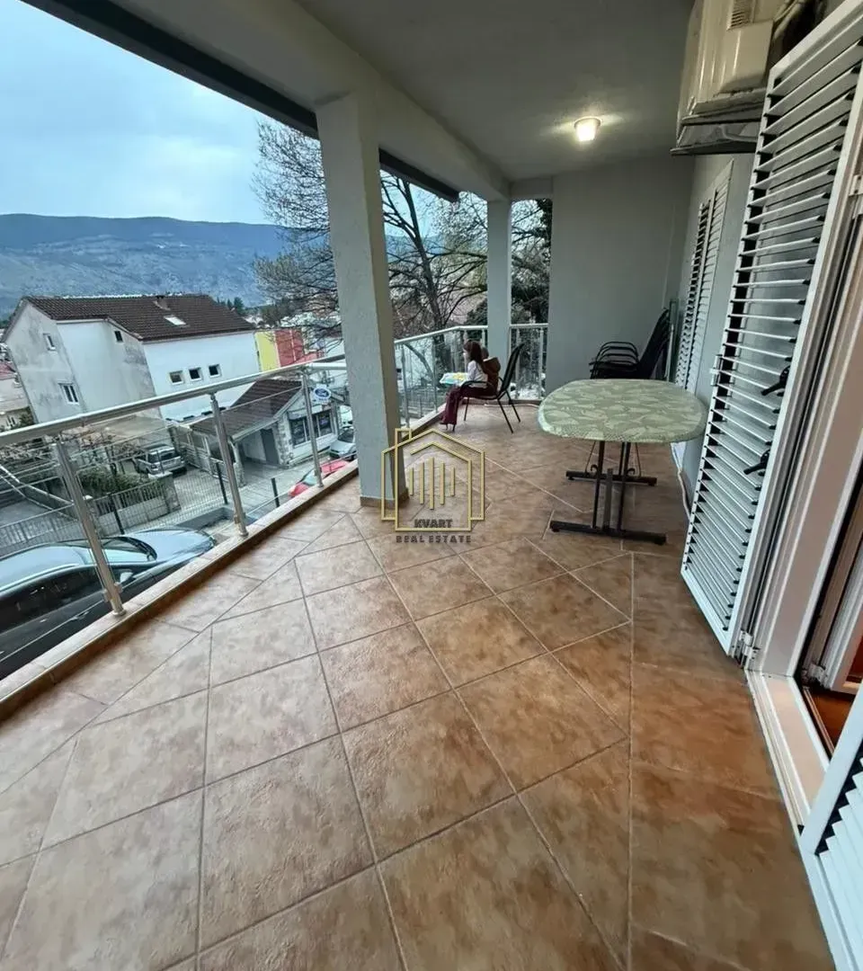 Izdavanje, dvosoban stan, 71m², Igalo, Herceg Novi