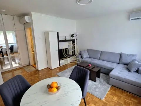 Rent, two bedroom apartment, 46m², Savski Venac, Beograd - image 2
