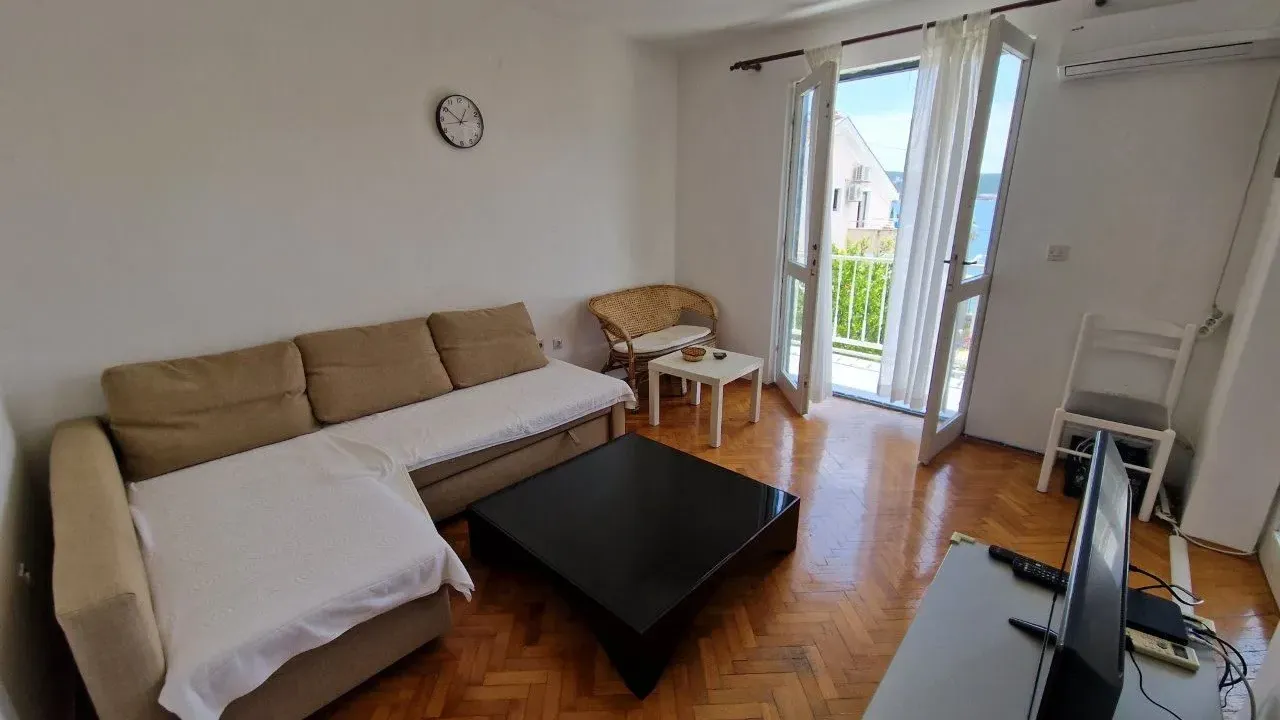 Rent, one bedroom apartment, 50m², Herceg Novi, Crna Gora