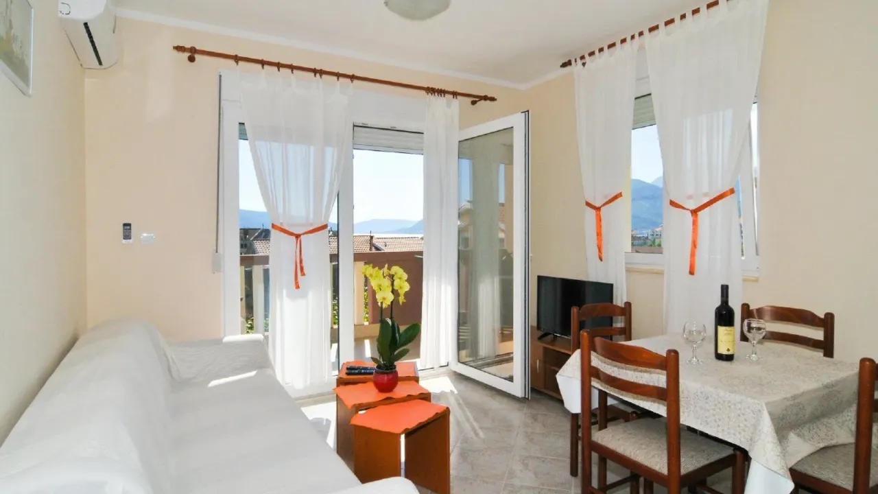 Izdavanje, jednosoban stan, 48m², Seljanovo, Tivat