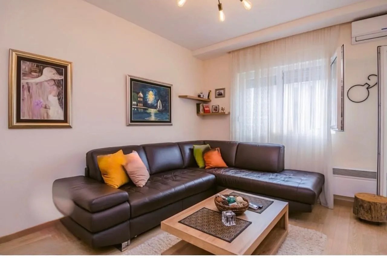 Izdavanje, jednosoban stan, 49m², City Kvart, Podgorica