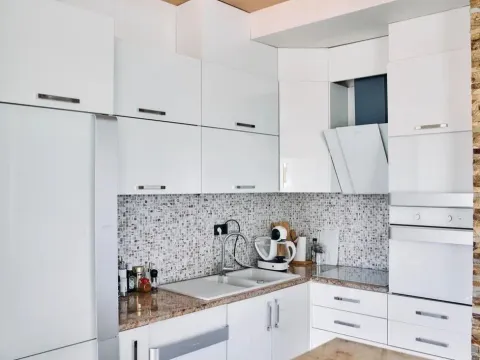 Izdavanje, dvosoban stan, 120m², Centar, Budva - image 14