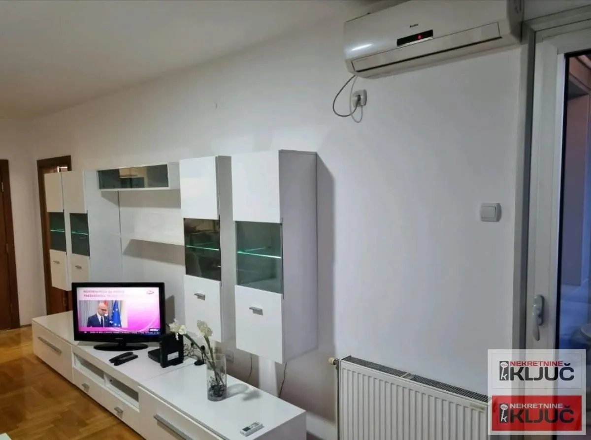 Izdavanje, dvosoban stan, 47m², Sajmište, Novi Sad