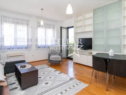 Rent, one bedroom apartment, 42m², Blok 9, Podgorica - image 1