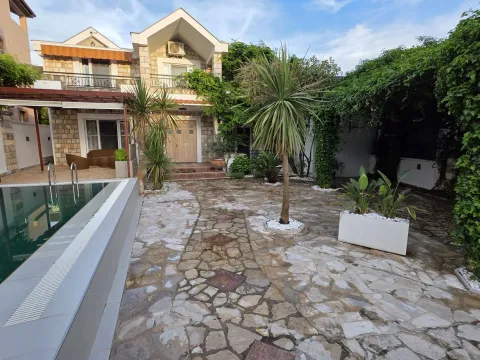 Prodaja, kuća, 234m², Tivat, Crna Gora - image 9