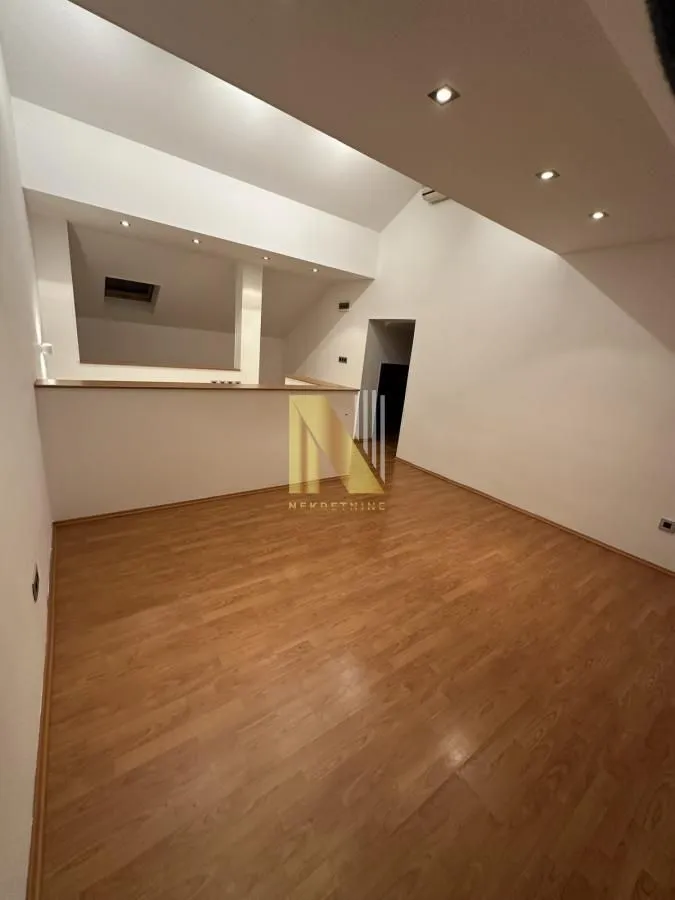Izdavanje, kuća, 250m², Lipov gaj, Novi Sad Sve Podlokacije