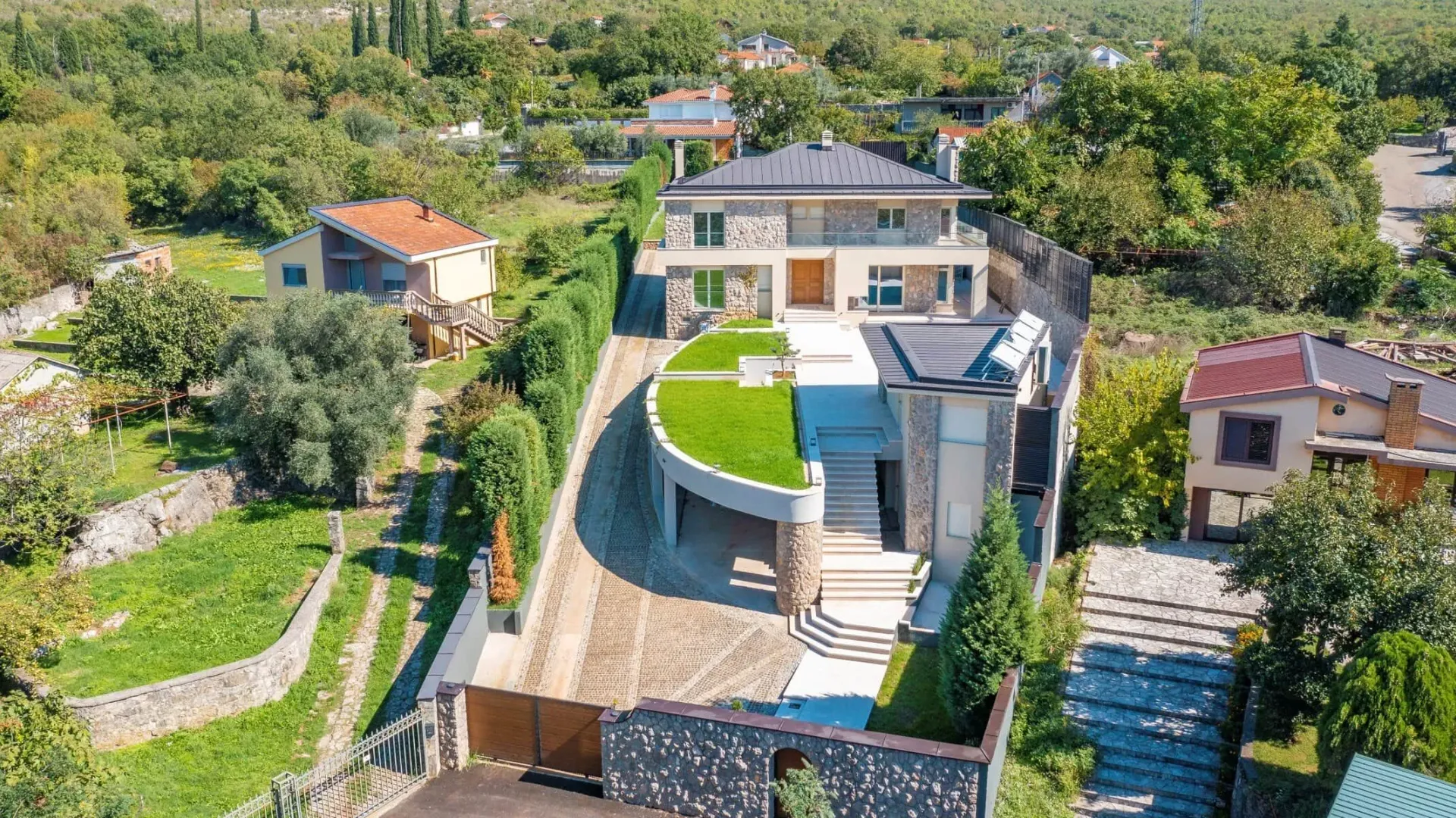 Sale, house, 492m², Mareza, Podgorica