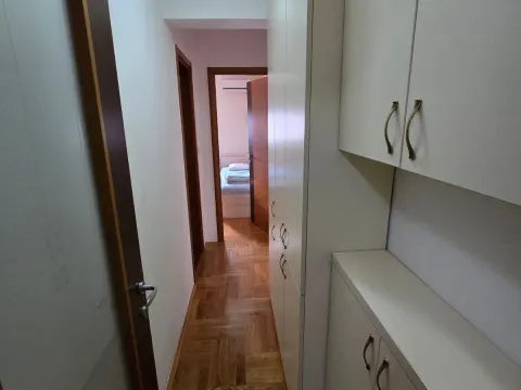 Izdavanje, dvosoban stan, 70m², Stari Aerodrom, Podgorica - image 6