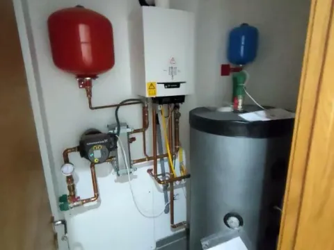 Izdavanje, kuća, 230m², Sremska Kamenica, Petrovaradin - image 37