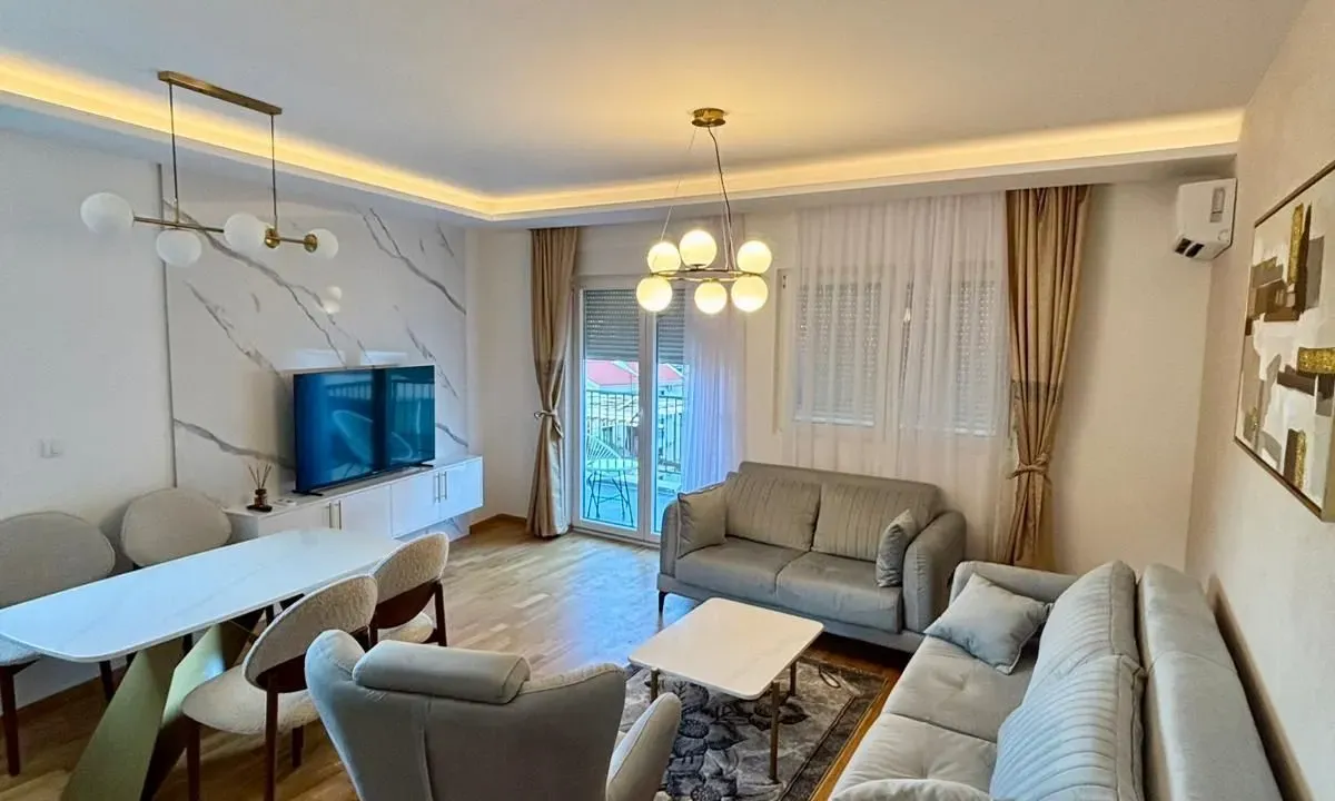 Izdavanje, dvosoban stan, 68m², Budva, Crna Gora