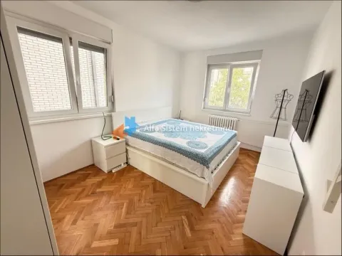 Izdavanje, četvorosoban stan, 98m², Savski Venac, Beograd - image 13