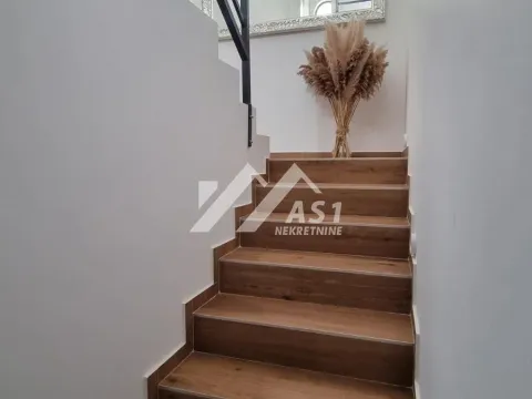 Izdavanje, trosoban stan, 105m², Alibegovac, Petrovaradin - image 7