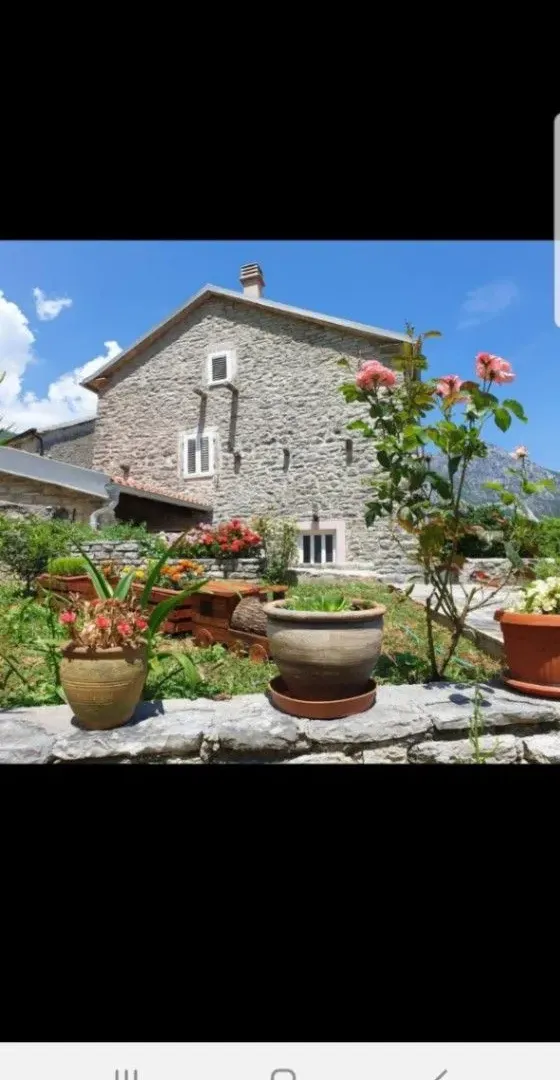 Izdavanje, kuća, 150m², Kostanjica, Kotor