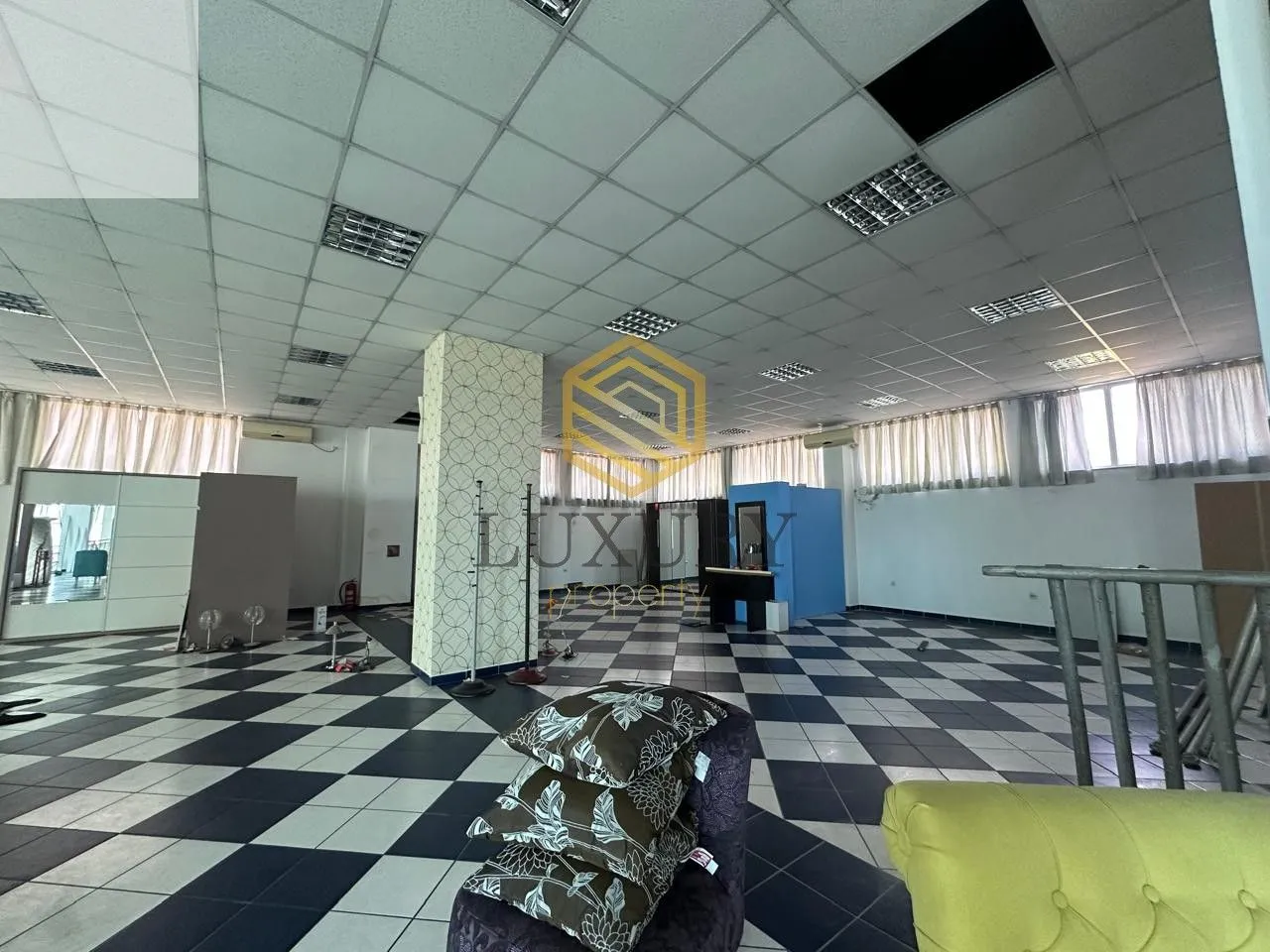 Rent, office space, 2500m², Zeta, Podgorica