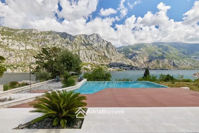 Sale, house, 373m², Prčanj, Kotor