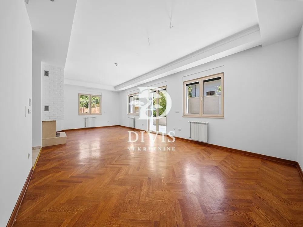 Sale, house, 500m², Zvezdin Stadion, Beograd