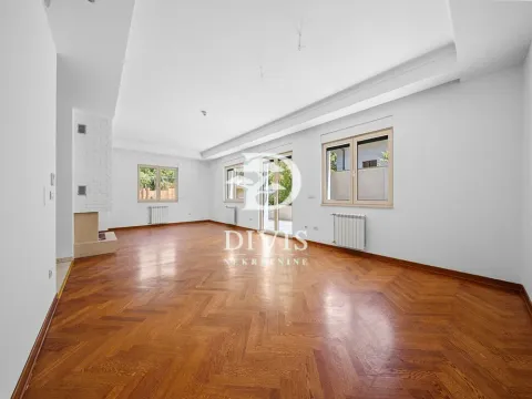 Sale, house, 500m², Zvezdin Stadion, Beograd - image 9