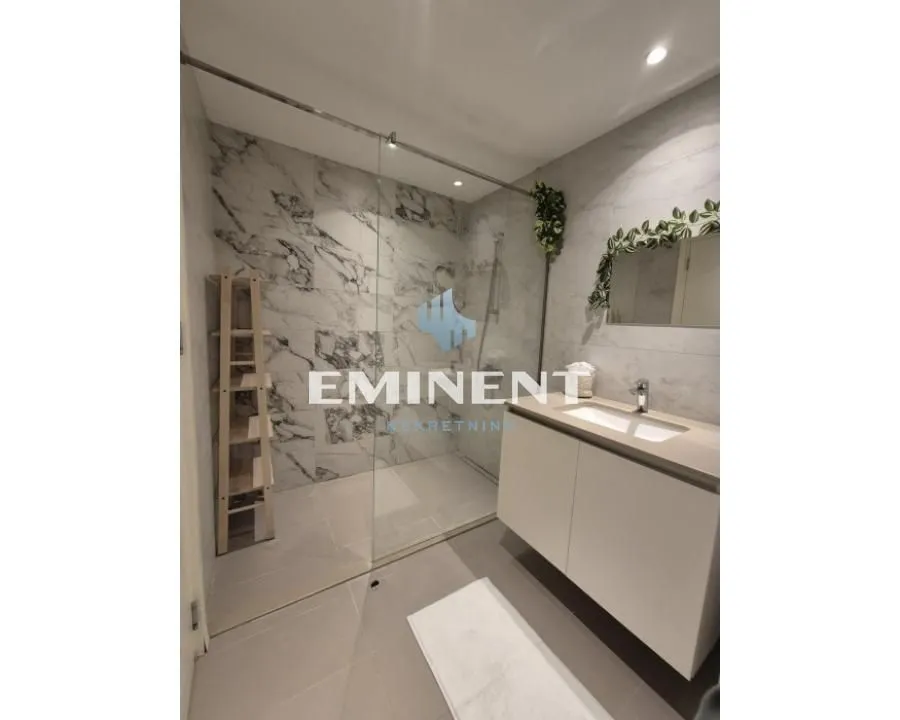 Izdavanje, dvosoban stan, 55m², Savski Venac, Beograd