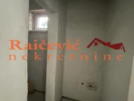 Izdavanje, poslovni prostor, 63m², Vrbas, Novi Sad - image 10