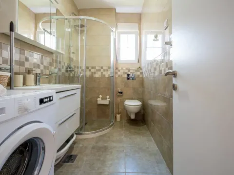 Izdavanje, dvosoban stan, 64m², Gruda, Cetinje - image 7