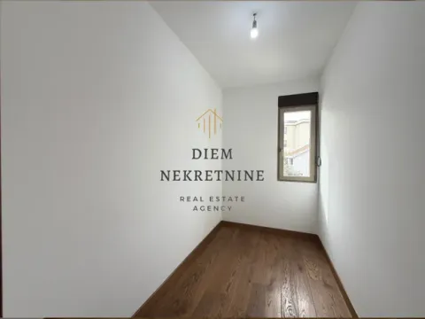 Rent, office space, 56m², City Kvart, Podgorica - image 2