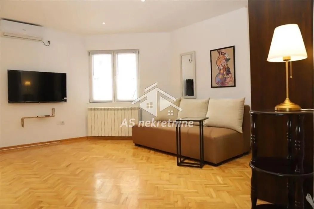 Izdavanje, dvosoban stan, 100m², Stari Grad, Beograd