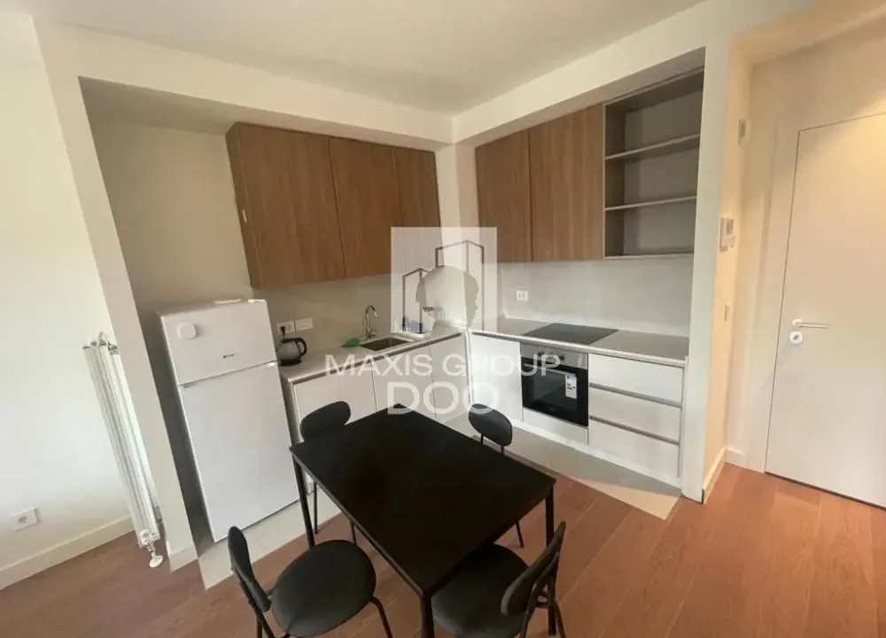 Izdavanje, poslovni prostor, 60m², Savski Venac, Beograd