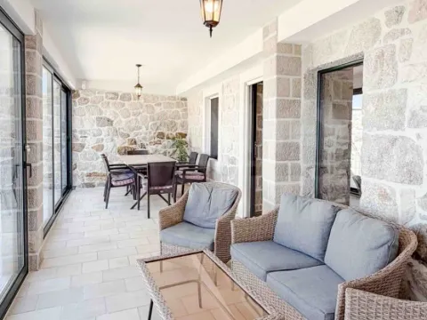 Izdavanje, dvosoban stan, 80m², Tivat, Crna Gora - image 15