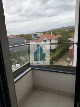 Pogled sa balkona na okolne kuće i pejzaž. - image 17