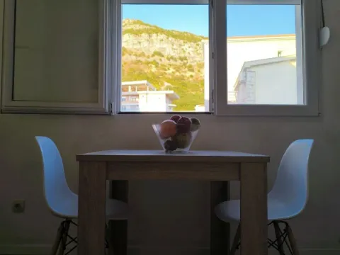 Izdavanje, jednosoban stan, 35m², Lazi, Budva - image 10