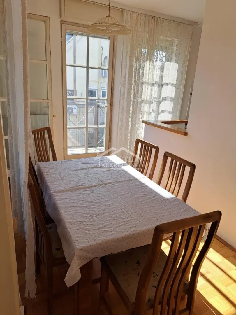 Izdavanje, dvosoban stan, 62m², Stari Grad, Beograd