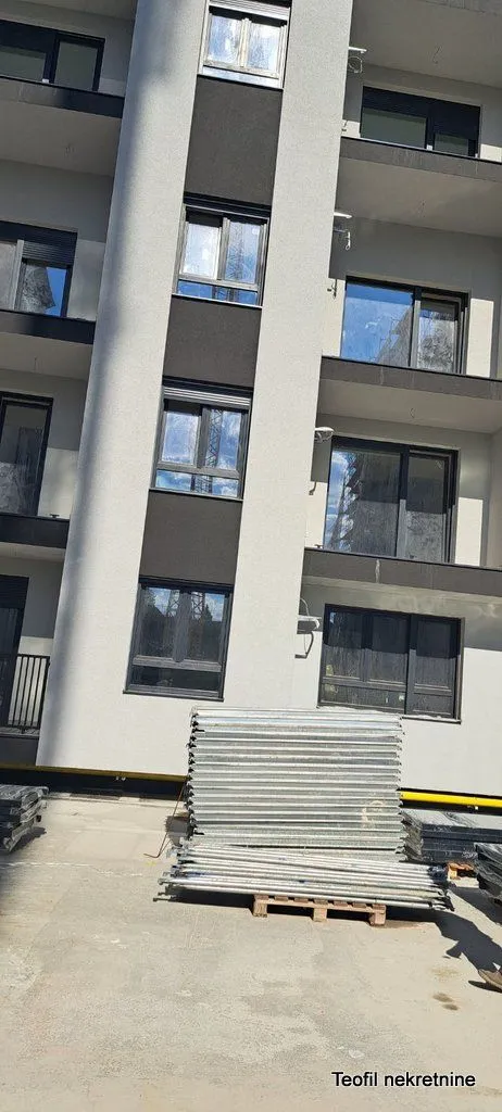 Prodaja, trosoban stan, 82m², Stari Banovci, Stara Pazova