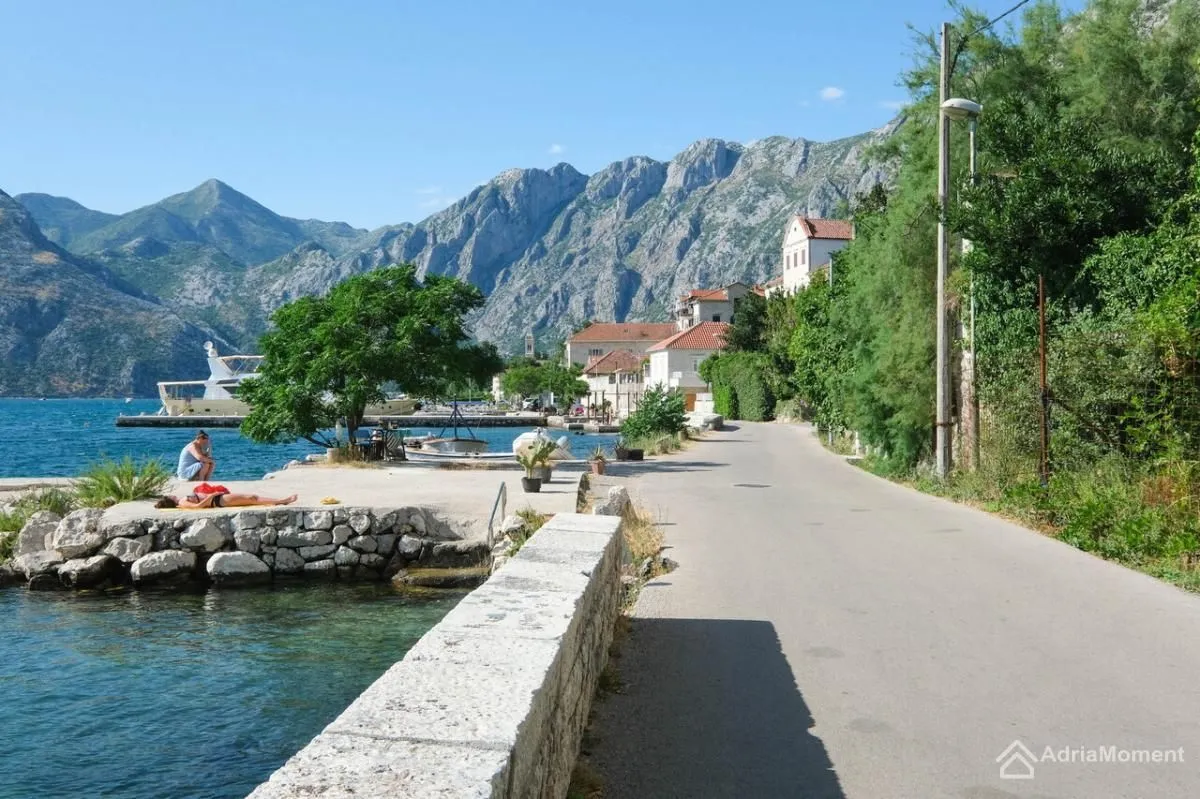 Sale, two bedroom apartment, 85m², Dobrota, Kotor