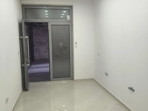 Izdavanje, poslovni prostor, 18m², Centar, Nikšić - image 5