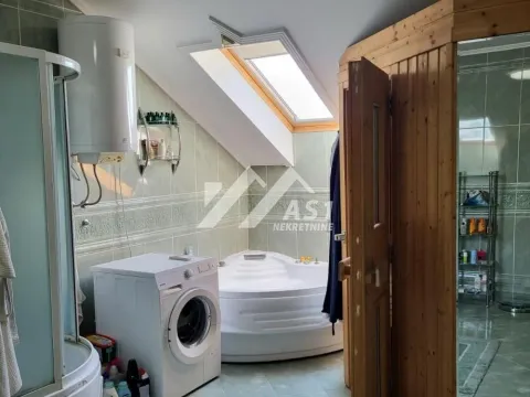 Izdavanje, četvorosoban stan, 180m², Centar, Novi Sad - image 8