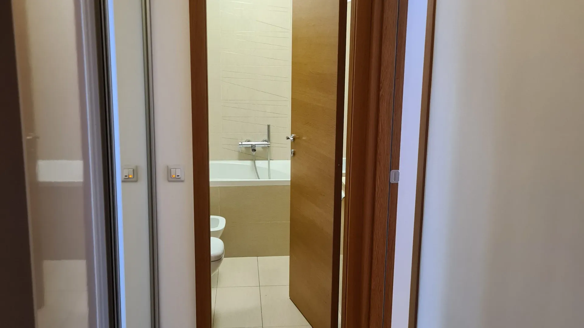 Rent, three bedroom apartment, 82m², Vračar Sve Podlokacije, Beograd