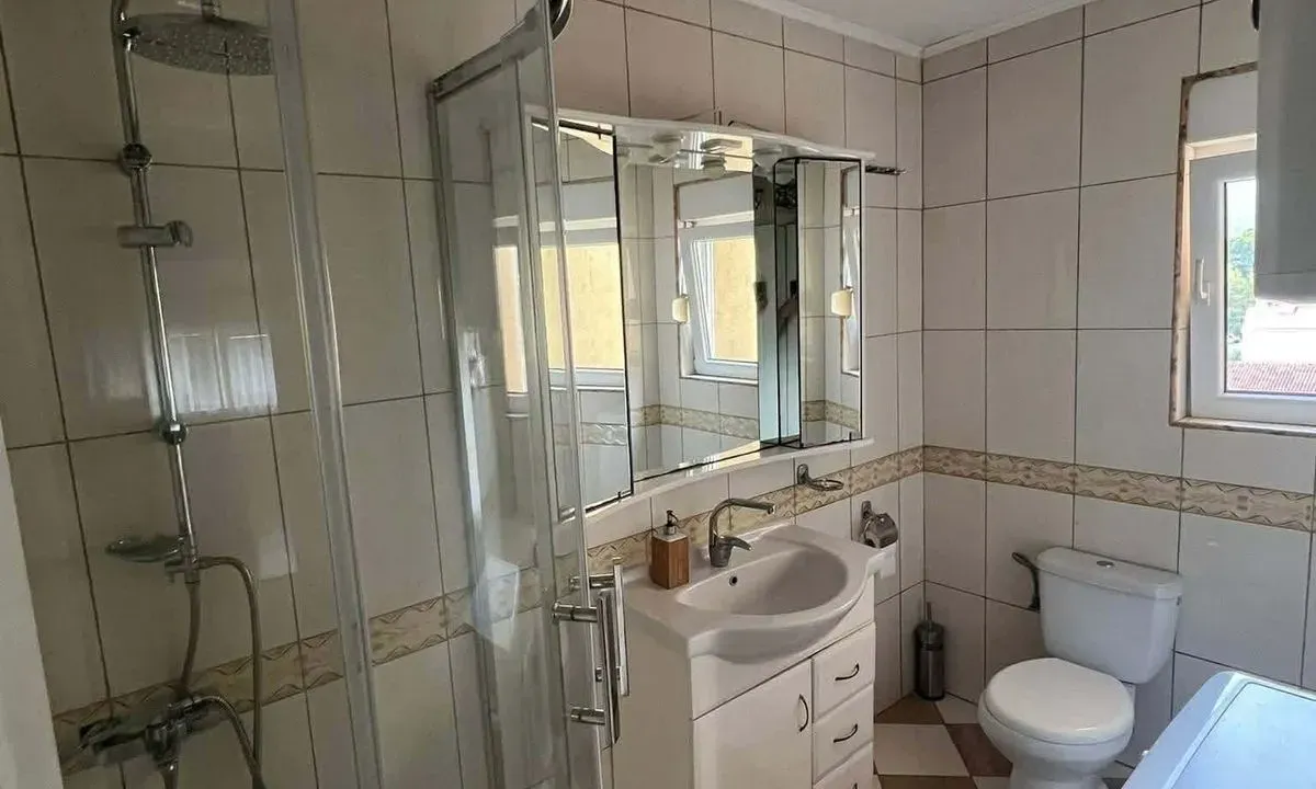 Izdavanje, jednosoban stan, 75m², Centar, Tivat