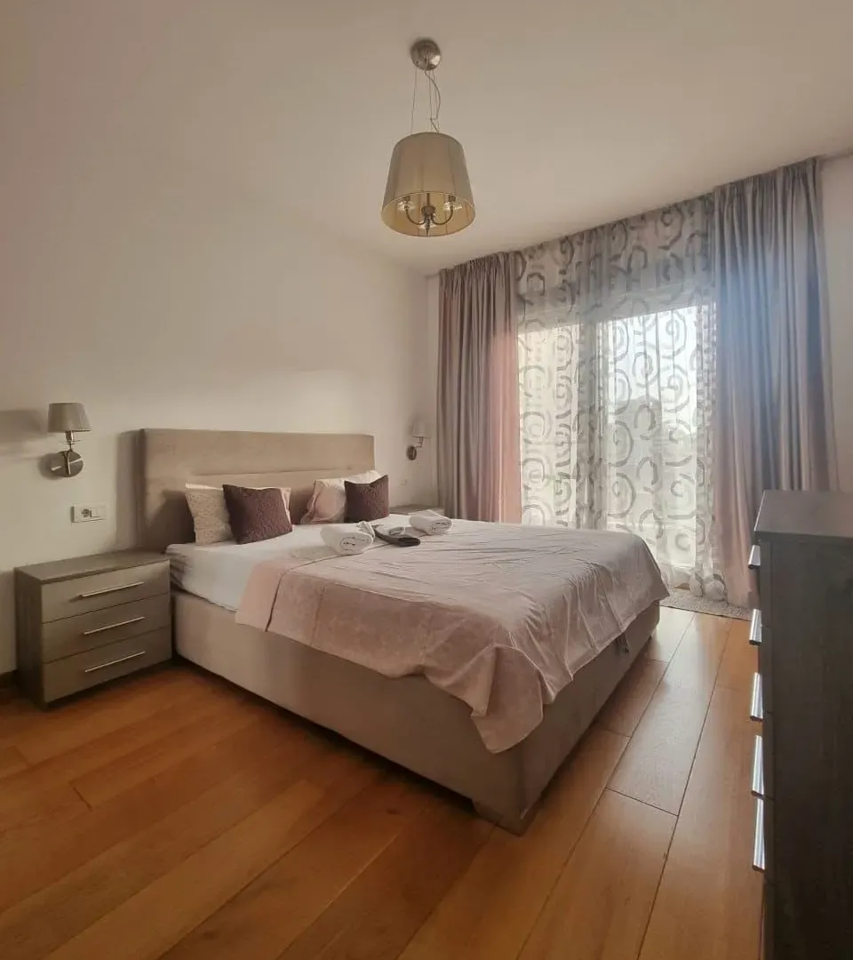 Izdavanje, dvosoban stan, 103m², Budva okolina, Budva