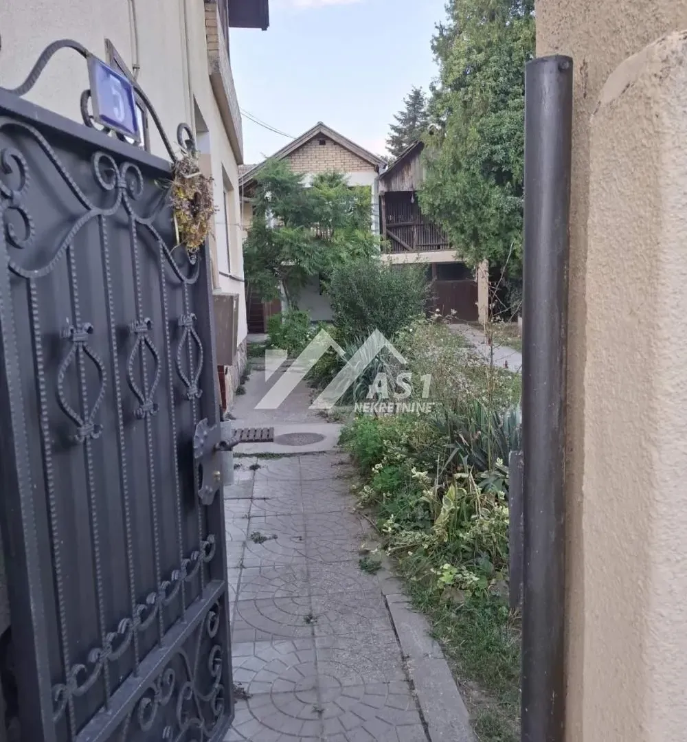 Prodaja, kuća, 266m², Futog, Novi Sad Sve Podlokacije