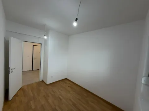 Prodaja, trosoban stan, 105m², Stari Aerodrom, Podgorica - image 11