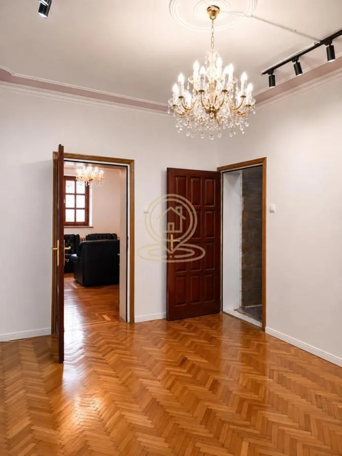 Izdavanje, četvorosoban stan, 120m², Bulbulder, Zvezdara Sve Podlokacije