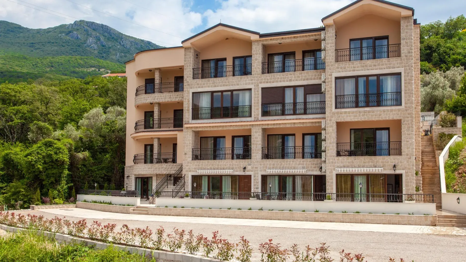 Sale, apartment, 140m², Kamenovo, Budva