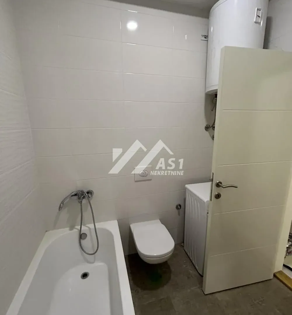 Izdavanje, dvosoban stan, 48m², Rotkvarija, Novi Sad Sve Podlokacije