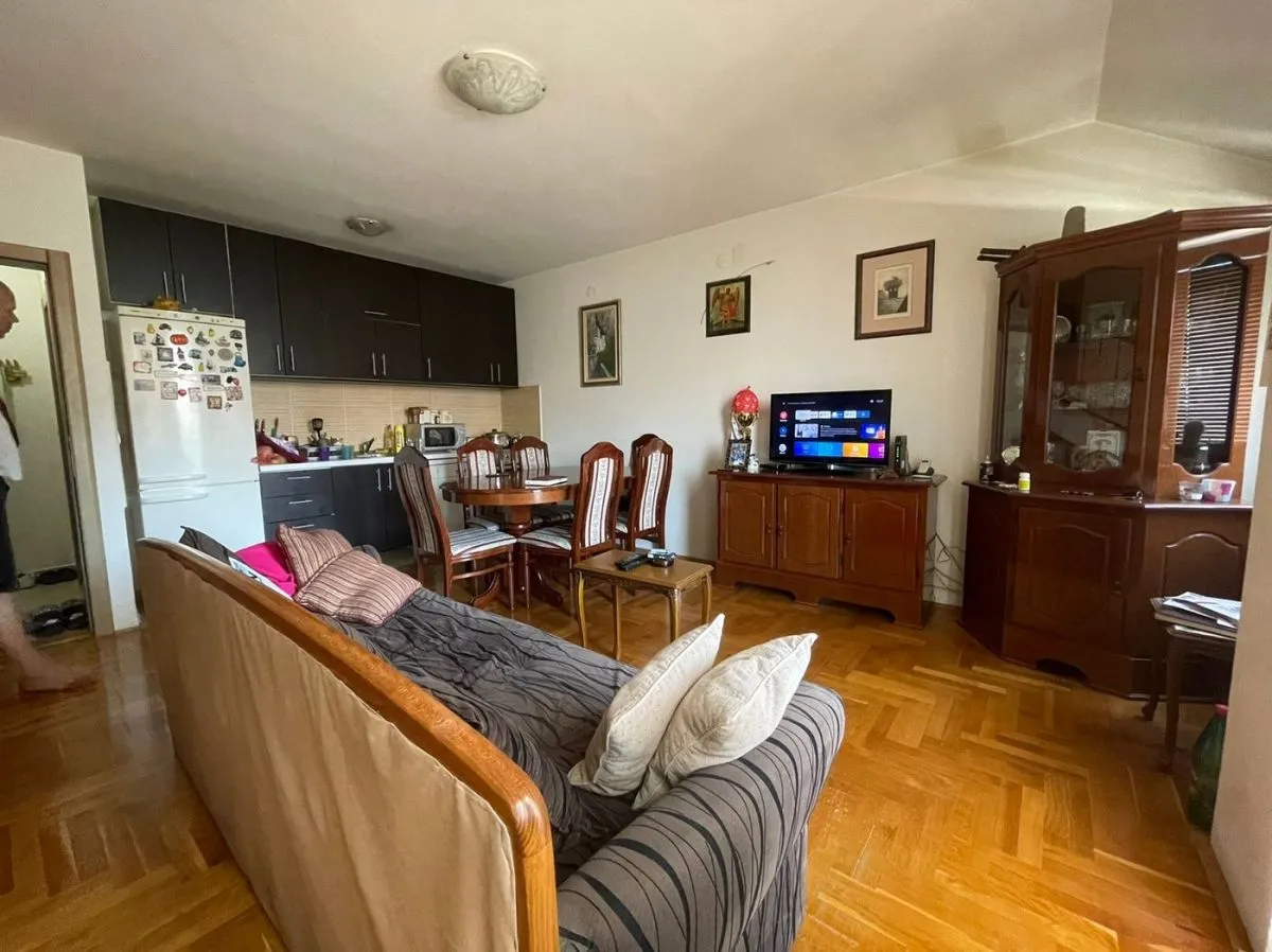 Prodaja, trosoban stan, 78m², Železnička Stanica, Novi Sad Sve Podlokacije