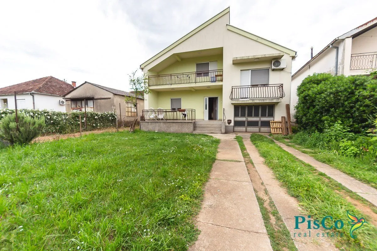 Izdavanje, kuća, 180m², Blok 9, Podgorica