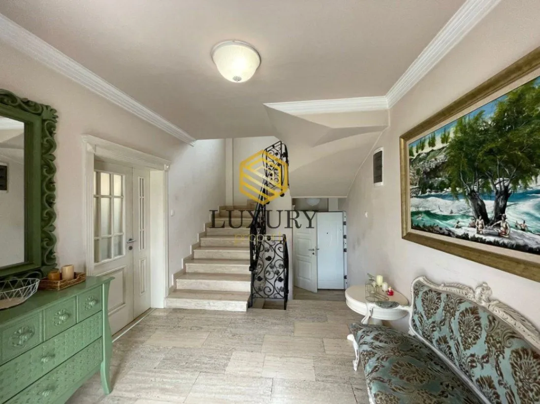 Rent, house, 270m², Dahna, Podgorica